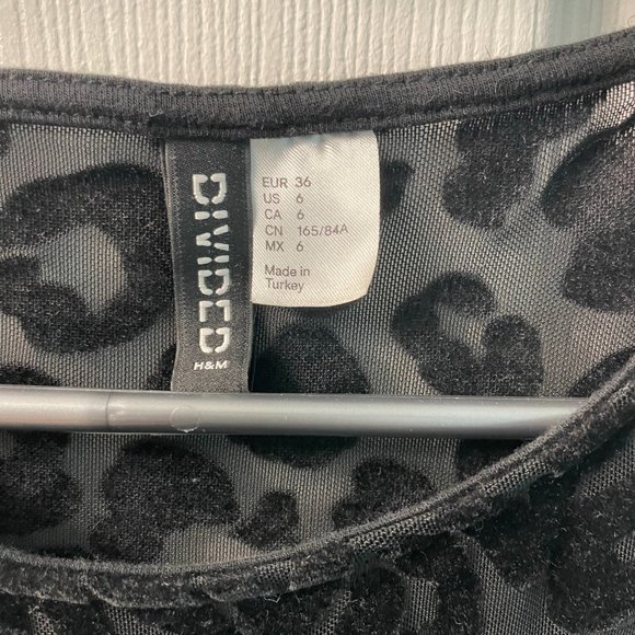 Little black dress with leopard print detail - Picture 2 of 3